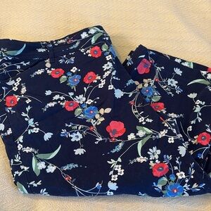 St. John’s Bay plus size capris navy with flowers 20W